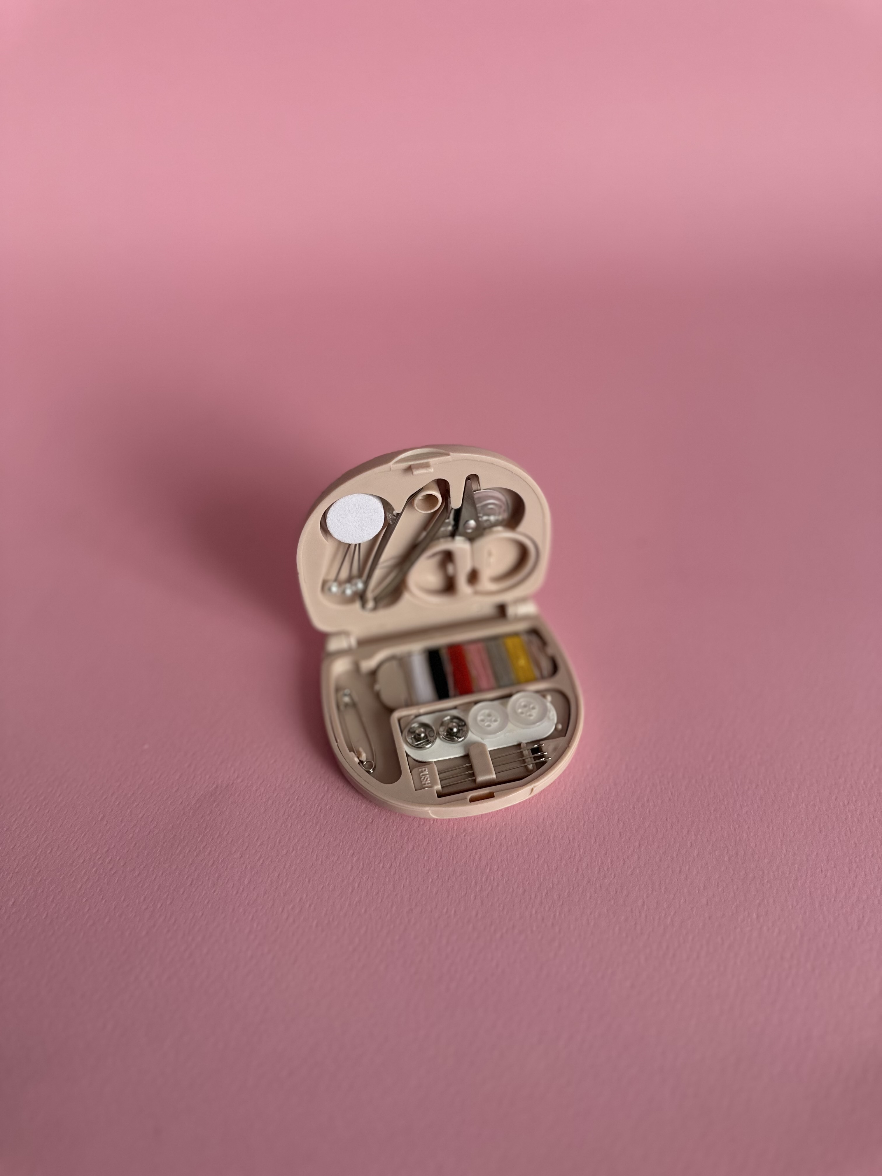 سێتی دەرزی ناو جانتا