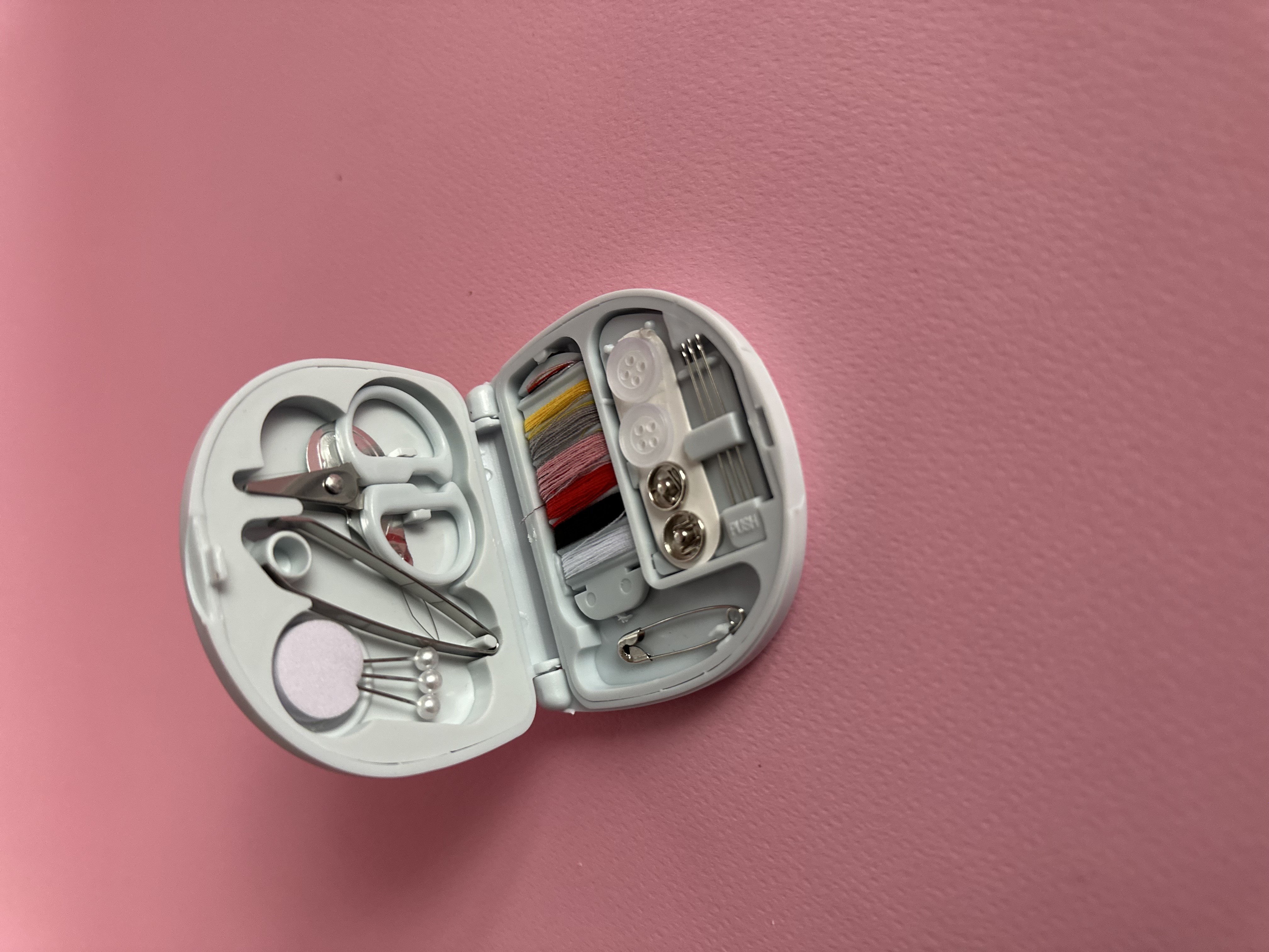 سێتی دەرزی ناو جانتا