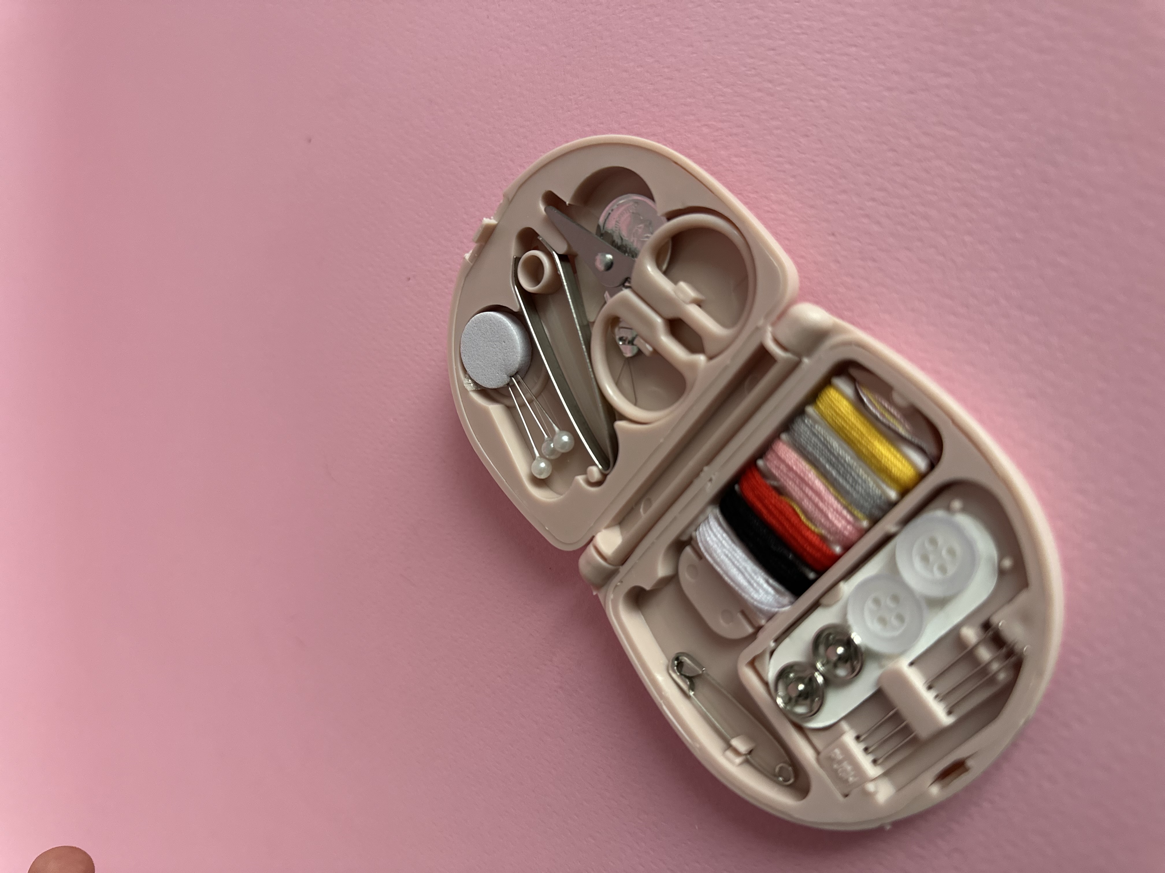 سێتی دەرزی ناو جانتا